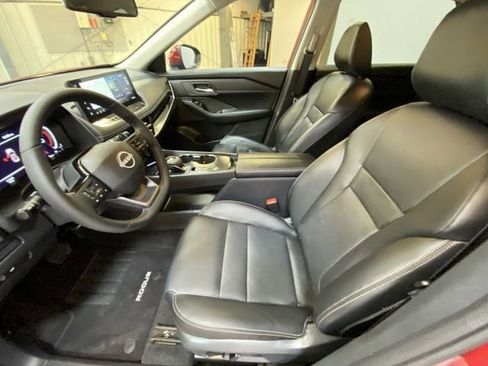 Used 2025 Nissan Rogue SL FWD image 22