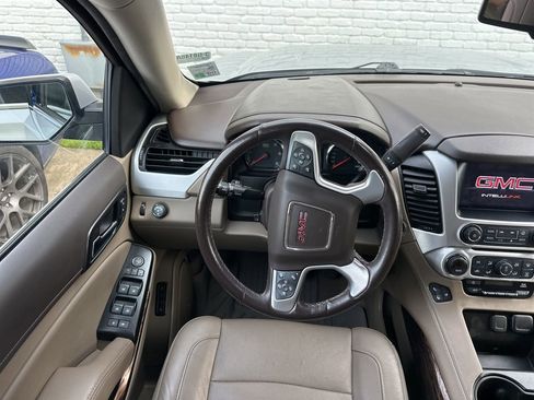 Used 2019 GMC Yukon XL SLT w/ Open Road Package RWD image 11