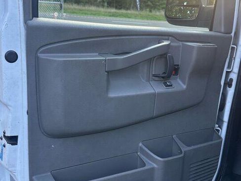 Used 2017 Chevrolet Express 2500 image 9