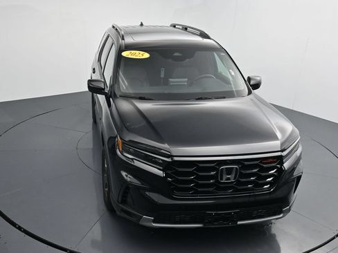 Used 2025 Honda Pilot TrailSport image 20