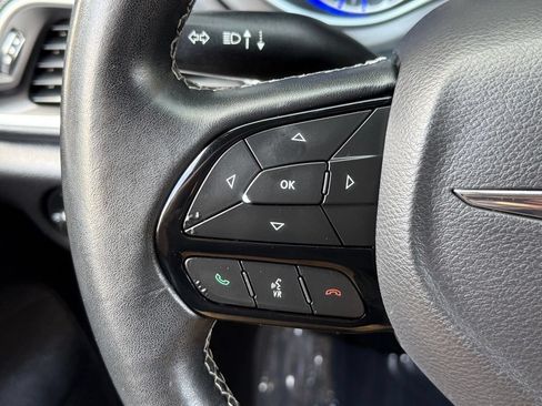 Used 2019 Chrysler Pacifica Touring Plus w/ Advanced Safetytec Group FWD image 29