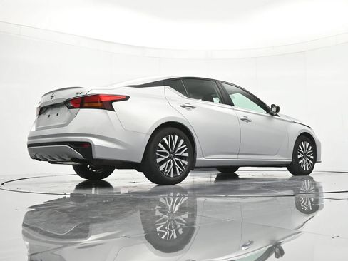 Certified 2024 Nissan Altima 2.5 SV FWD image 40