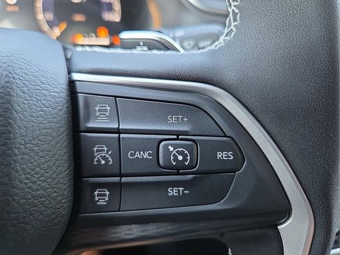 Used 2025 Jeep Grand Cherokee Altitude image 18