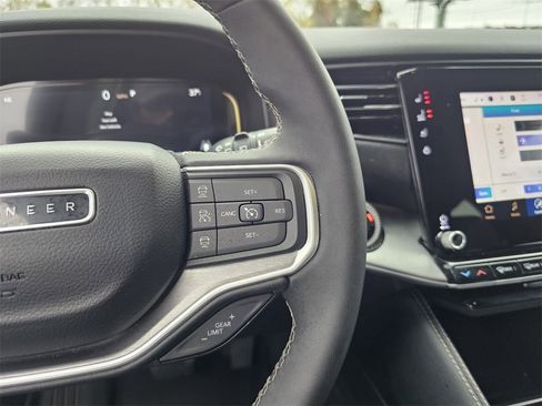 Used 2025 Jeep Wagoneer Series II image 25