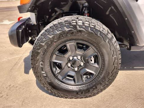 Used 2022 Jeep Gladiator Mojave w/ Trailer Tow Package image 9