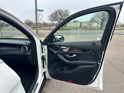 Used 2020 Mercedes-Benz GLC 300 image 26