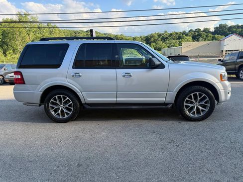 Used 2016 Ford Expedition XLT w/ Equipment Group 202A AWD/4WD image 4
