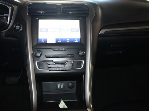Used 2020 Ford Fusion SEL image 17