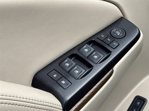 Used 2018 GMC Yukon Denali w/ Denali Ultimate Package image 19