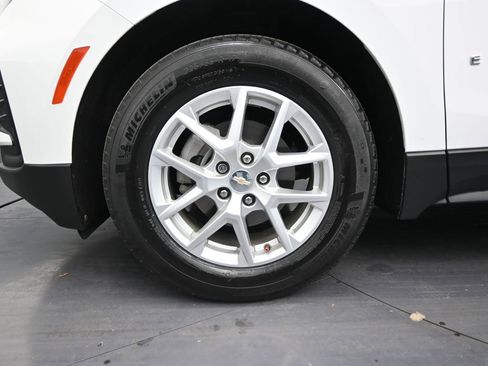 Used 2023 Chevrolet Equinox LS image 9