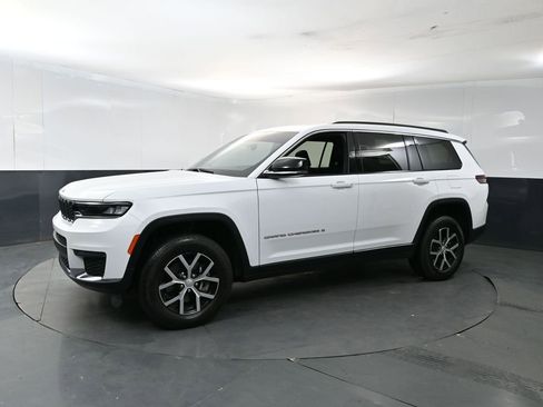 Used 2025 Jeep Grand Cherokee L Limited AWD/4WD image 2
