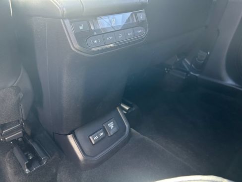 Used 2023 Toyota Highlander Platinum AWD/4WD image 30