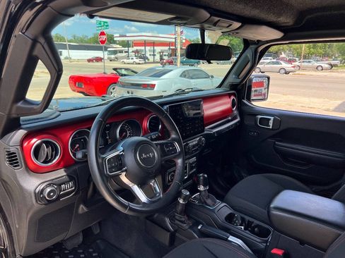 Used 2018 Jeep Wrangler Rubicon AWD/4WD image 11