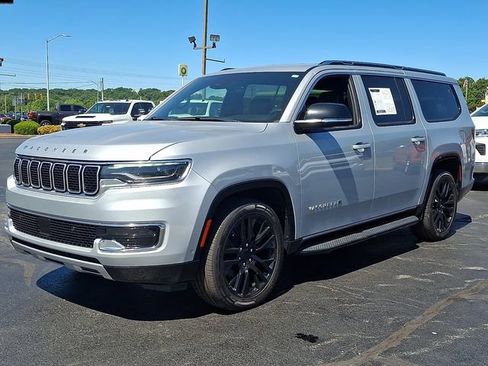 Used 2024 Jeep Wagoneer L Series II w/ Flexible Seating Group AWD/4WD image 3
