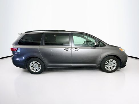 Used 2016 Toyota Sienna XLE w/ XLE Navigation Package FWD image 30
