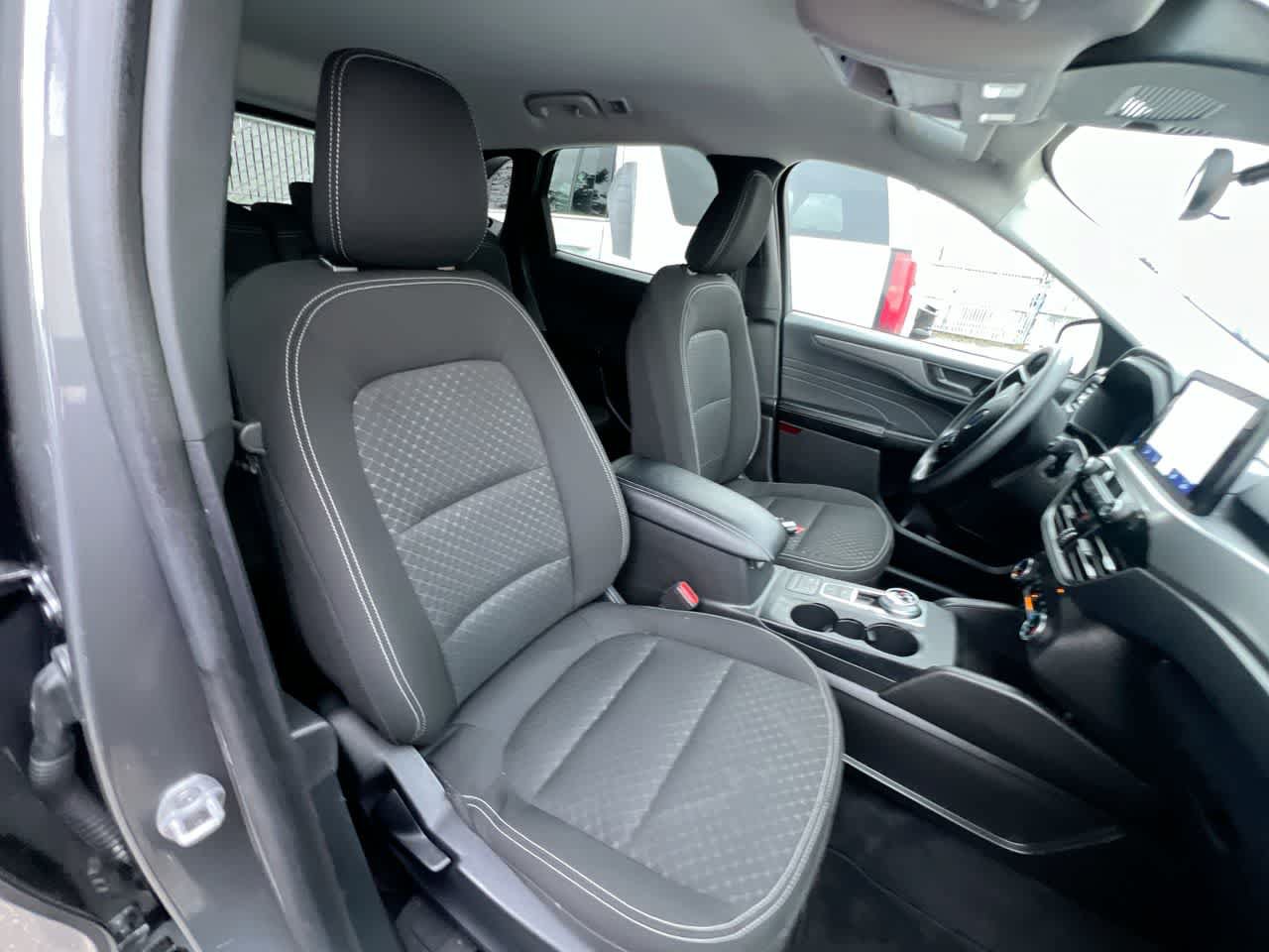 Used 2025 Ford Escape Active AWD/4WD image 28
