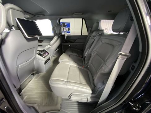 Used 2018 Lincoln Navigator Select AWD/4WD image 31