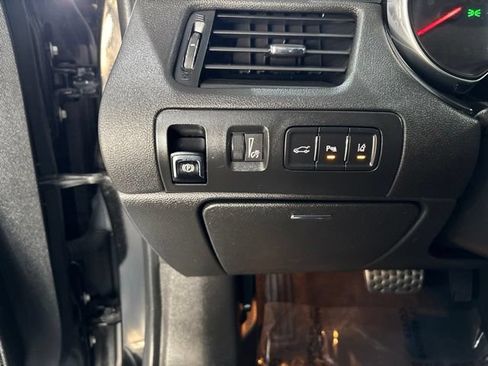 Used 2017 Chevrolet Impala Premier FWD image 16