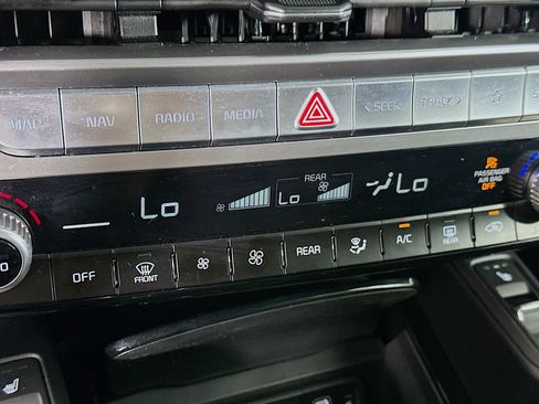 Used 2025 Kia Telluride S FWD image 24