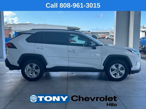 Used 2021 Toyota RAV4 XLE w/ Carpet Mat Package (TMS) FWD image 6