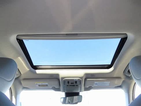 Used 2024 Toyota Highlander Limited image 28