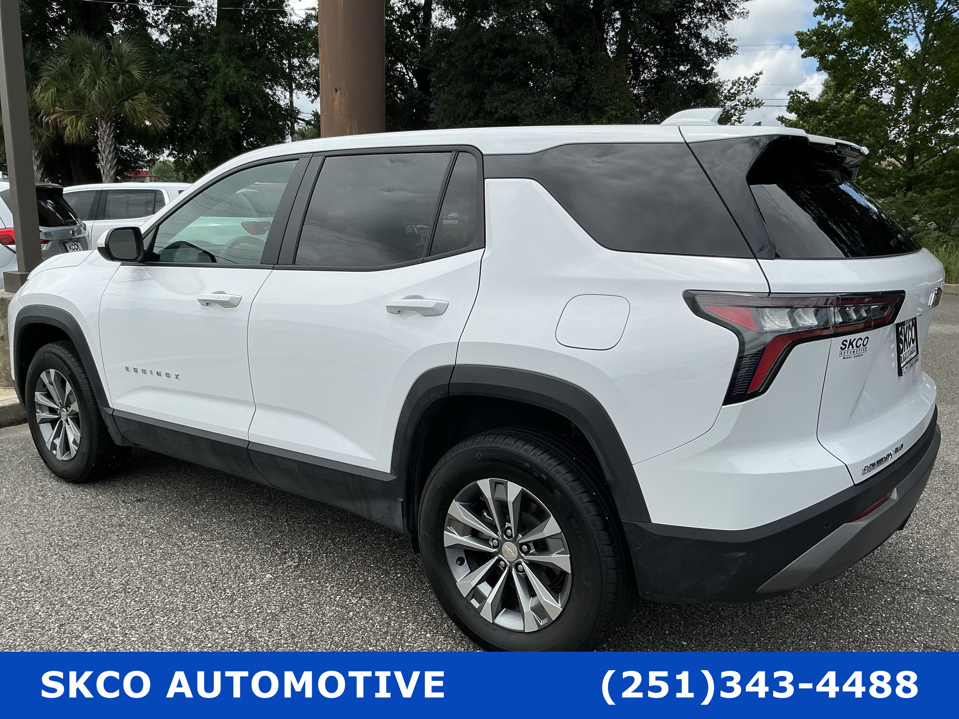 Used 2025 Chevrolet Equinox LT AWD/4WD image 3
