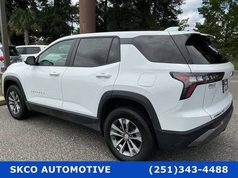 Used 2025 Chevrolet Equinox LT AWD/4WD image 3