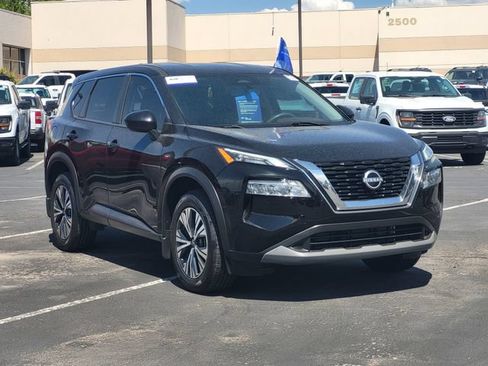 Used 2023 Nissan Rogue SV FWD image 3