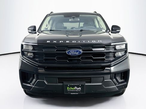 Used 2025 Ford Expedition Active AWD/4WD image 2