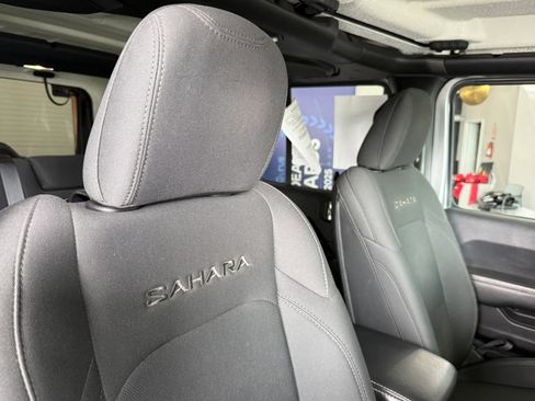 Used 2018 Jeep Wrangler Unlimited Sahara w/ Cold Weather Group AWD/4WD image 23