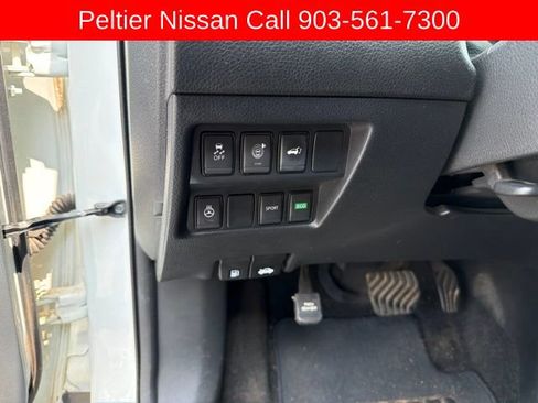 Used 2017 Nissan Rogue SV w/ Sun & Sound Touring Package FWD image 11
