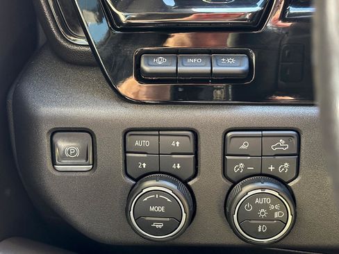 Used 2022 Chevrolet Silverado 1500 ZR2 w/ Technology Package AWD/4WD image 18