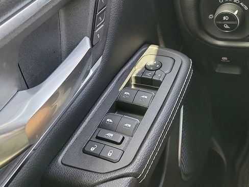 Used 2025 RAM 1500 Laramie AWD/4WD image 13