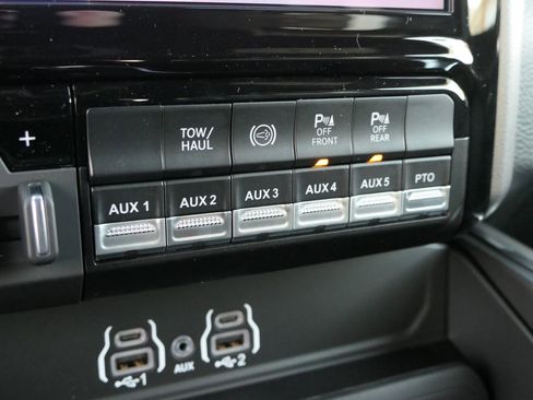New 2026 RAM 5500 4x4 Crew Cab w/ Laramie Trim Package image 18