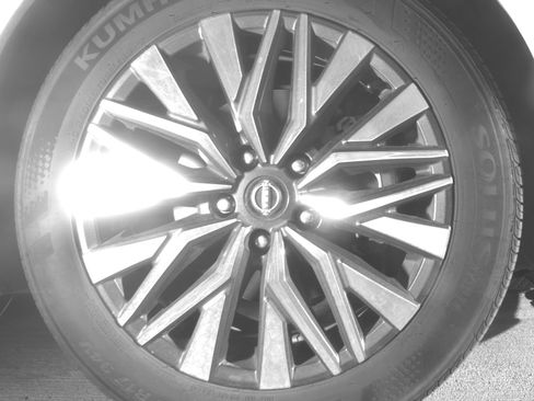Used 2025 Nissan Altima 2.5 SV FWD image 13