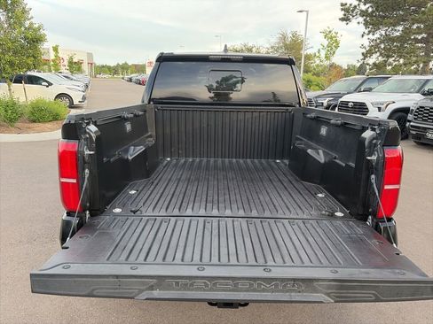 Used 2025 Toyota Tacoma SR5 AWD/4WD image 17