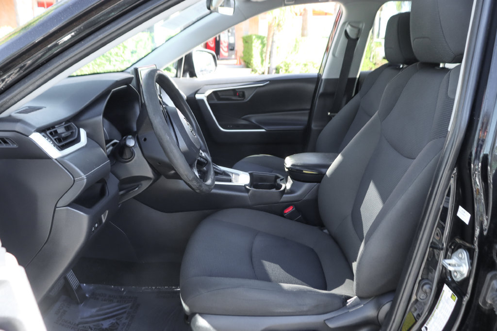 Used 2021 Toyota RAV4 LE FWD image 16