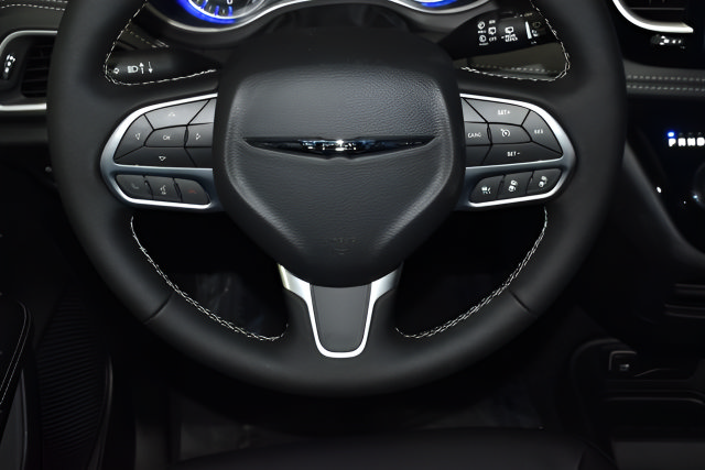 New 2026 Chrysler Pacifica Select AWD/4WD image 22