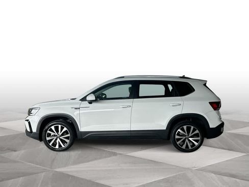 Certified 2023 Volkswagen Taos SE w/ Panoramic Sunroof Package FWD image 5