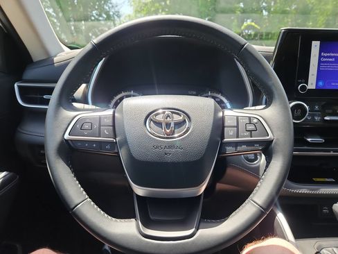 Used 2023 Toyota Highlander XLE AWD/4WD image 31