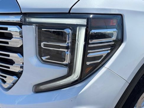 Used 2023 GMC Sierra 1500 Denali w/ Technology Package AWD/4WD image 9