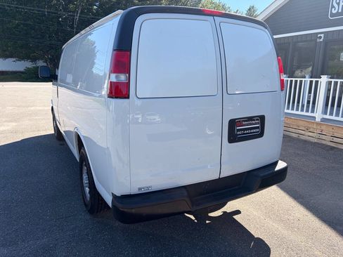 Used 2018 Chevrolet Express 2500 w/ Driver Convenience Package RWD image 5