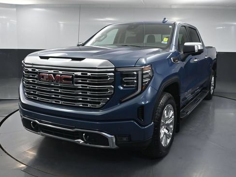 Used 2025 GMC Sierra 1500 Denali w/ Technology Package AWD/4WD image 13