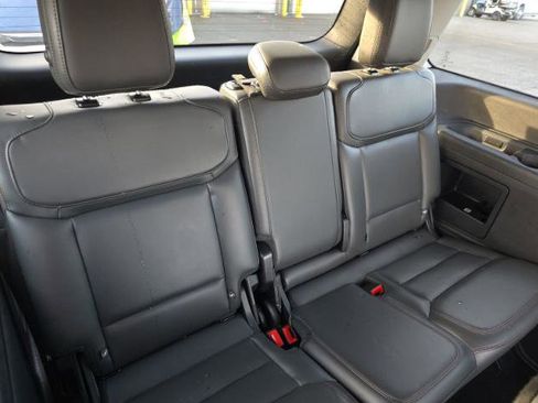 Certified 2025 Ford Expedition Active image 15