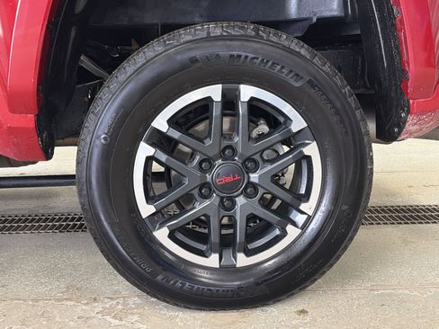 Used 2024 Toyota Tacoma TRD Sport AWD/4WD image 44