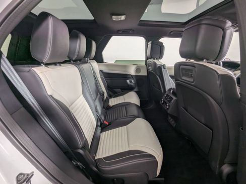 Used 2024 Land Rover Discovery Dynamic SE image 36