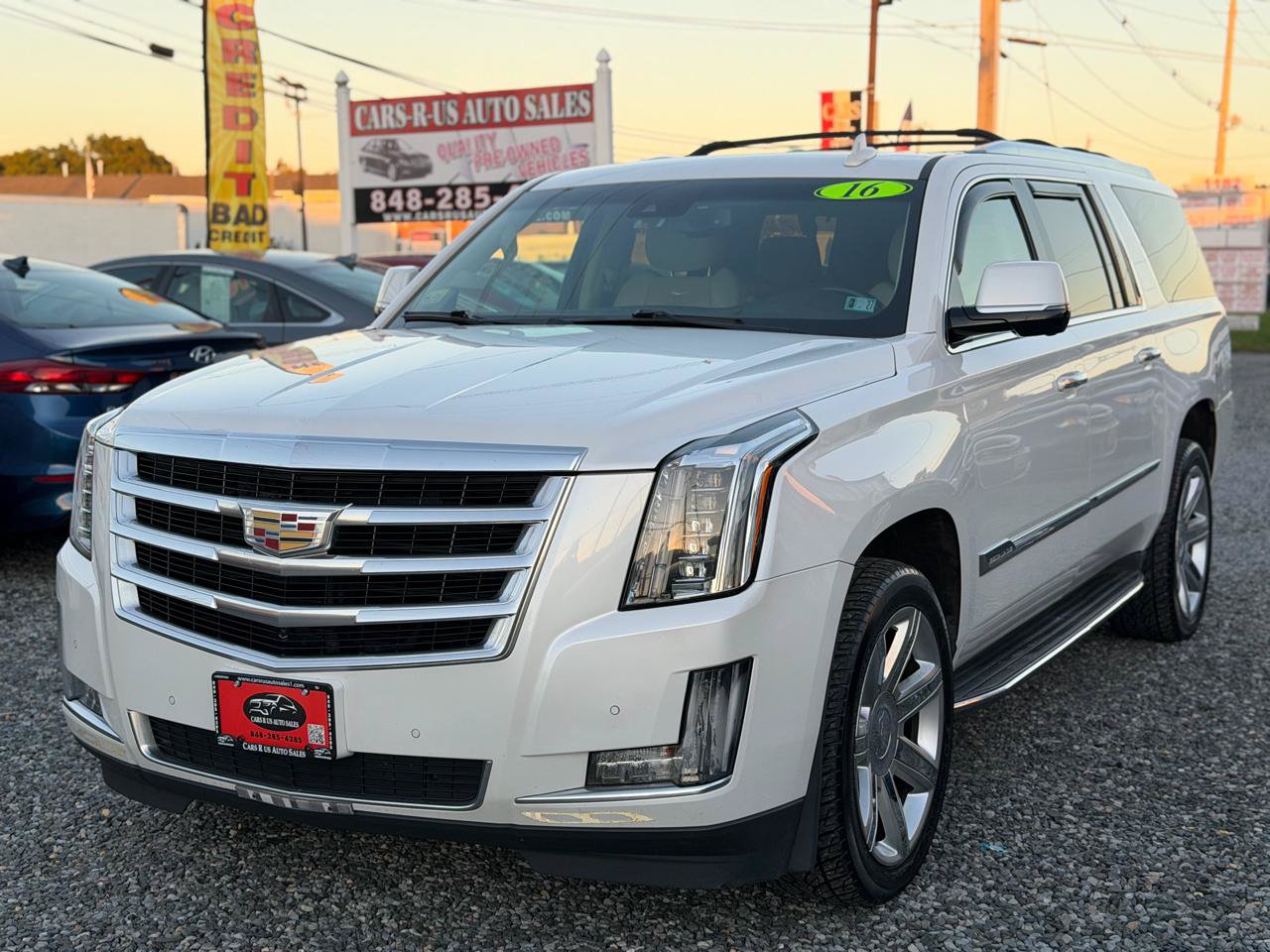 Used 2016 Cadillac Escalade ESV Luxury AWD/4WD image 3