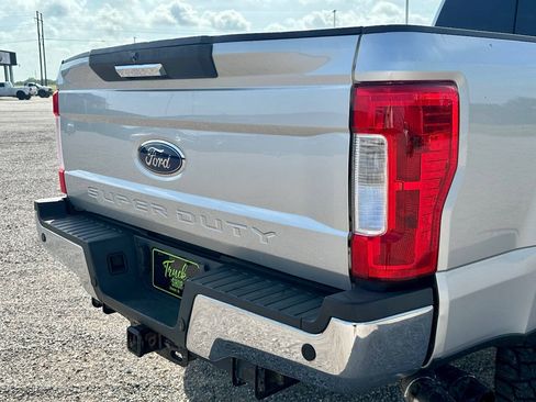 Used 2019 Ford F250 XLT w/ XLT Premium Package AWD/4WD image 9