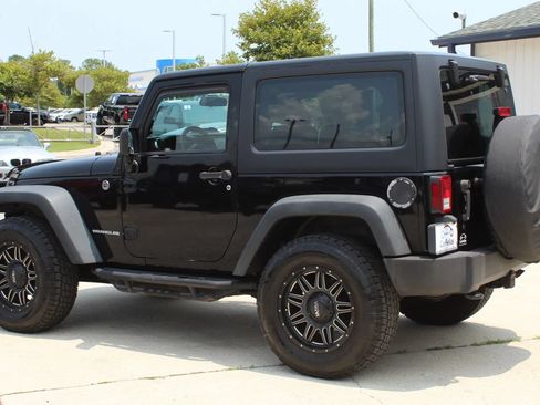 Used 2012 Jeep Wrangler Rubicon w/ PWR Convenience Group AWD/4WD image 3