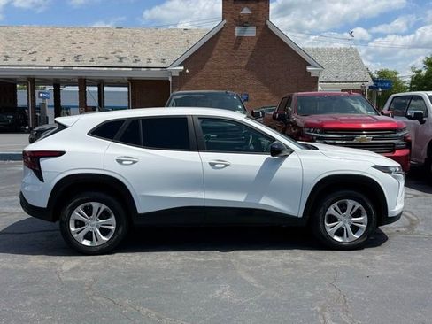 Used 2024 Chevrolet Trax LS FWD image 8